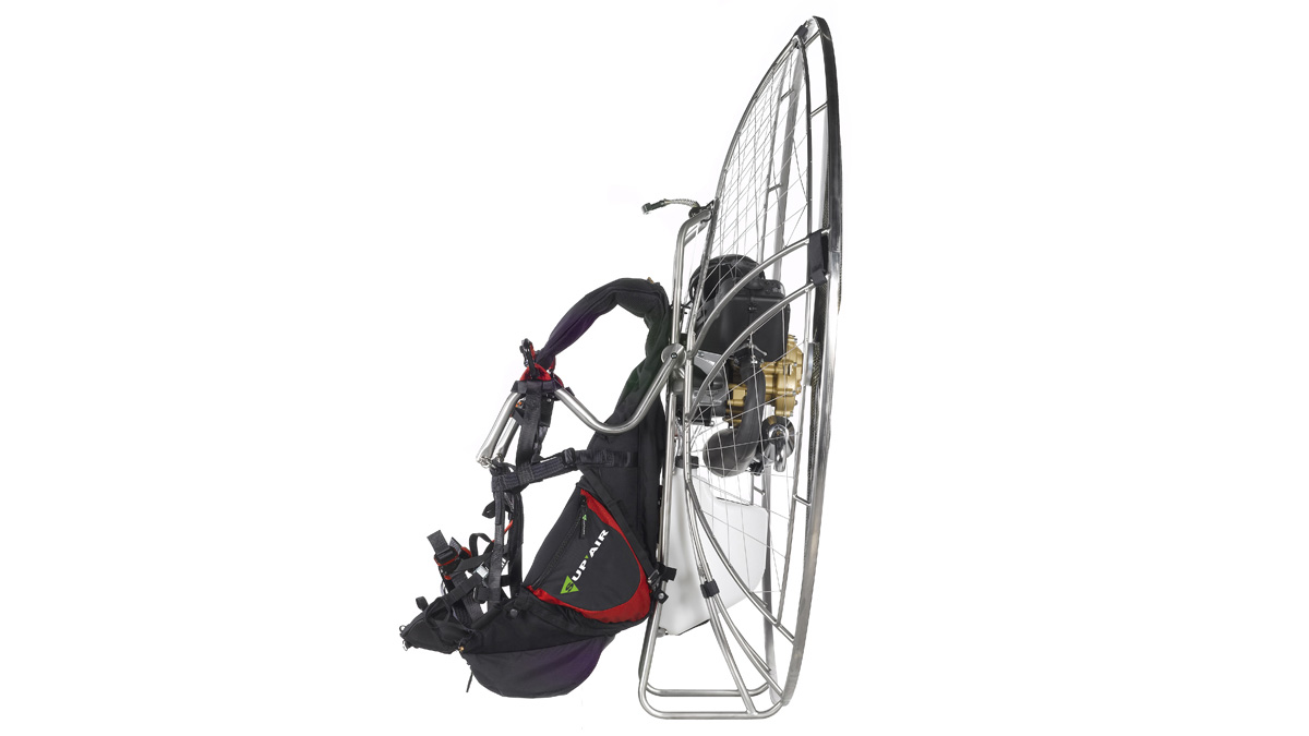 Подвесная система SupAir Paramoteur Evo - SupAir PARAMOTEUR EVO, подвесная система для парамотора. Вид на парамоторе сбоку